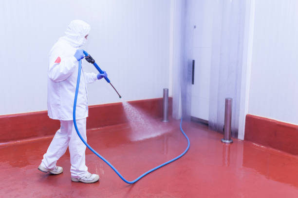 Best Animal Enclosure Cleaning  in Venetian Vlage, IL